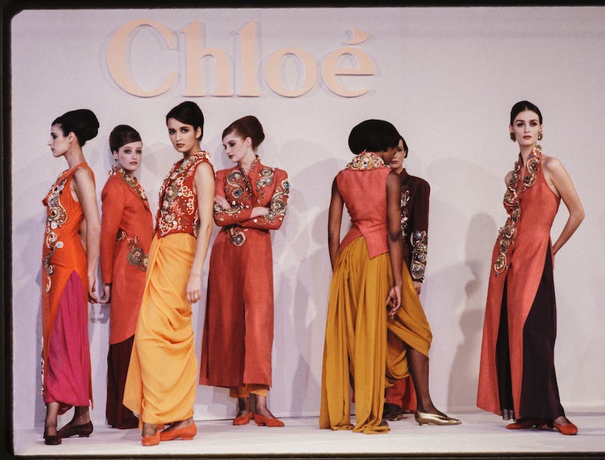 fashion france paris 21101988 show chloe spring/summer 1989 women's readytowear collection location cour carre du louvre photoc paul van riel anp/ hollandsehoogte 1980s 1986 80s beauty business catwalk clothes clothing confectie culture cultuur damesmode defile design designer dress défilé economie economy eighties female fotograaf fotomodel frankrijk frans interieur interior kleding mannequin mensen mode modefotografie modellen modelling models modeontwerp modeontwerper modeshow parijs person photographer pret a porter pretaporter ready wear red rood textiel textielindustrie textile voorjaarsmode vrouw vrouwenmode woman's womenswear personality 106321116 formal wear evening dress woman adult gown