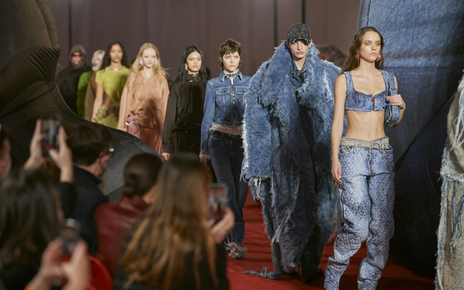 La sfilata autunno inverno 2022-23 di Diesel