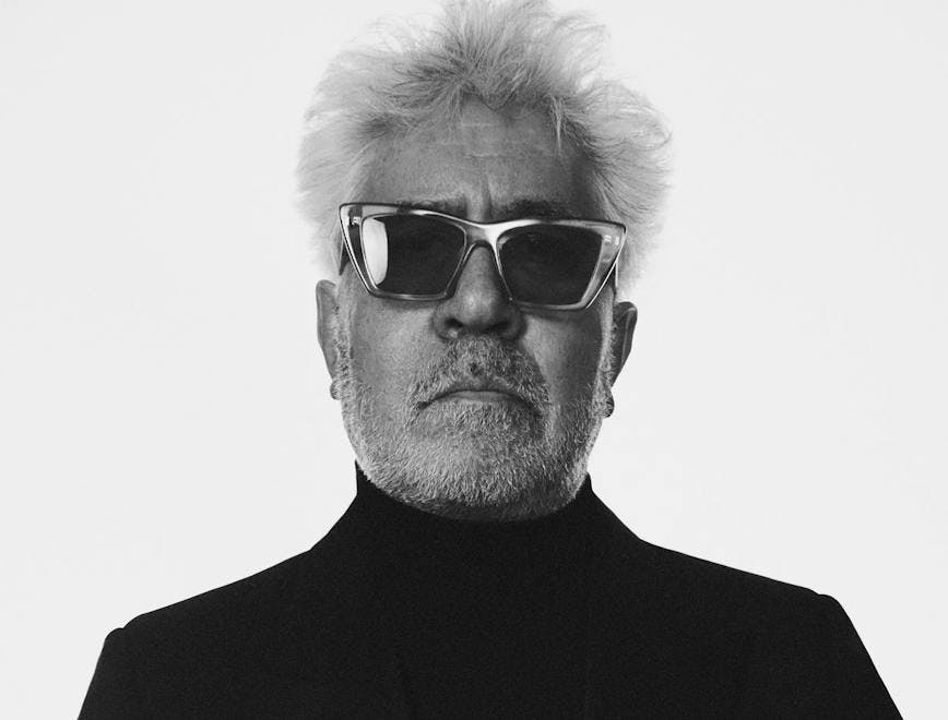 Pedro Almodovar, foto di David Sims. Courtesy of Saint Laurent.