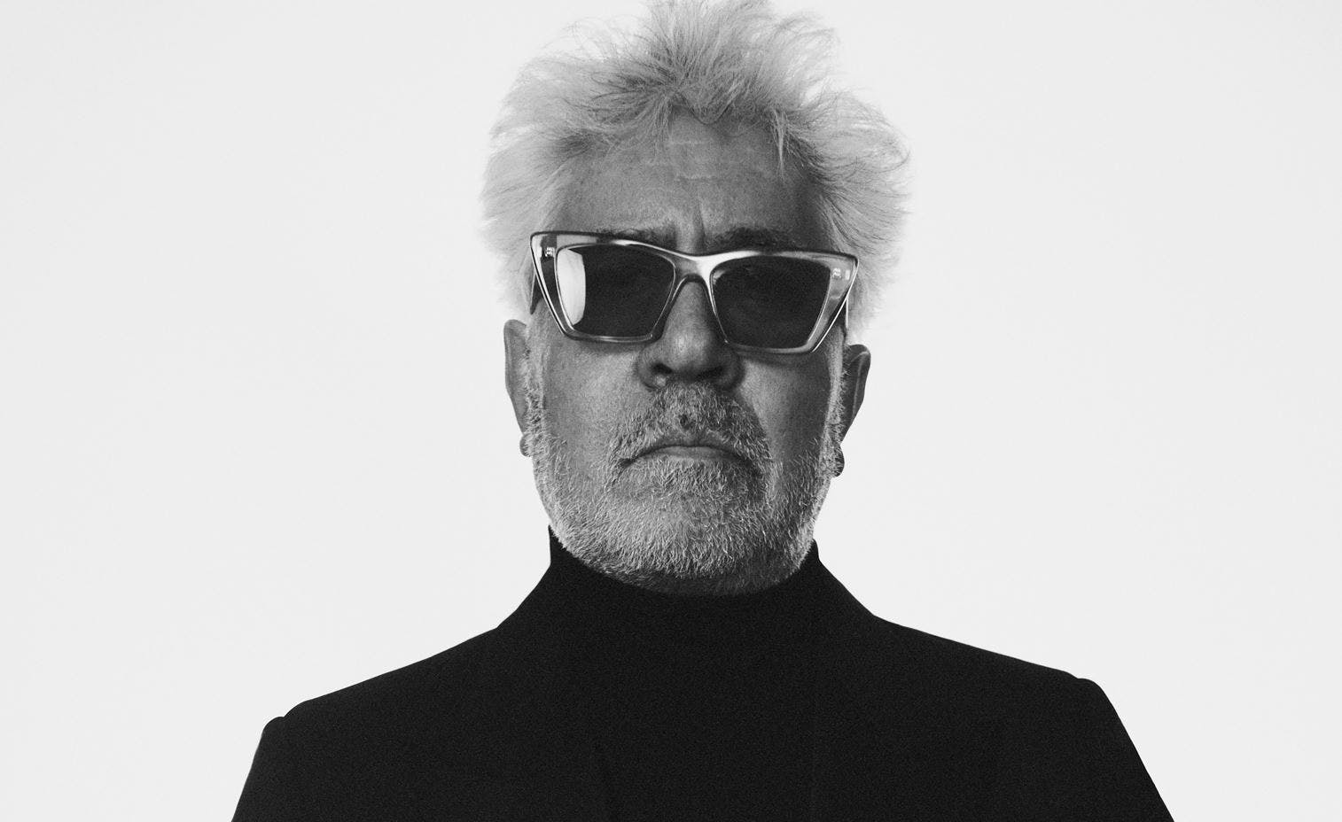 Pedro Almodovar, foto di David Sims. Courtesy of Saint Laurent.