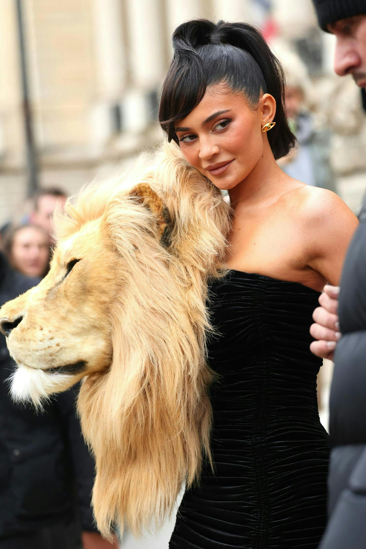 Kylie Jenner alla sfilata Haute Couture di Schiaparelli.