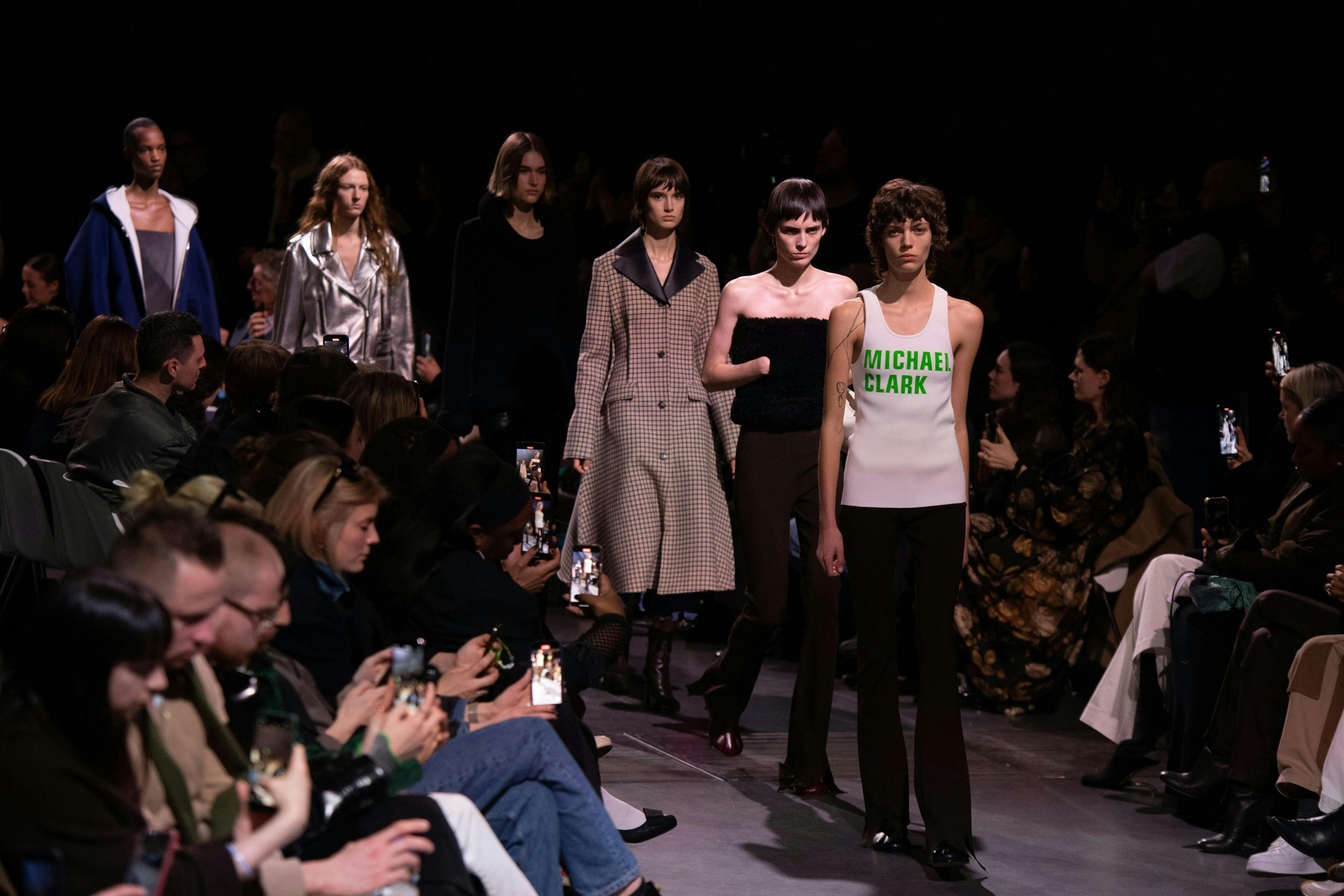 La sfilata autunno inverno 2023-24 di JW Anderson