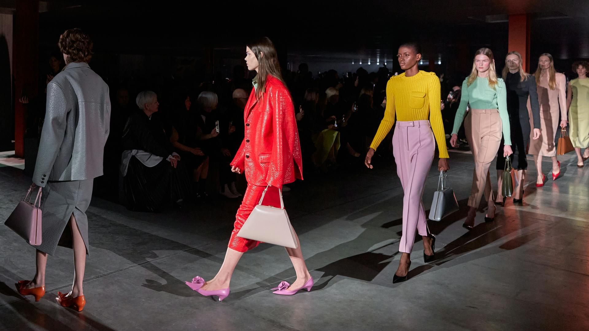 La sfilata autunno inverno 2023-24 di Prada