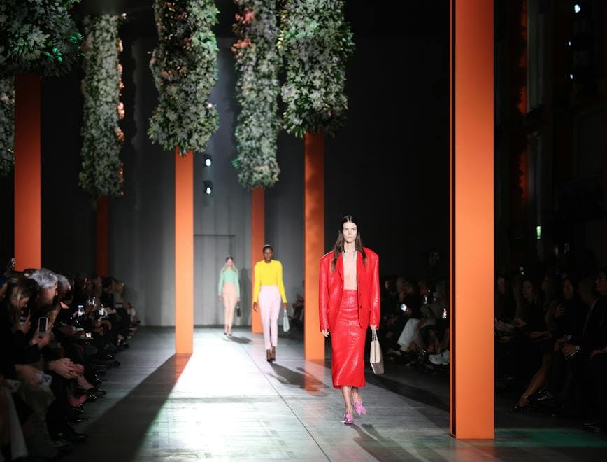 Prada la sfilata donna autunno inverno 2023-24 alla Milano Fashion Week