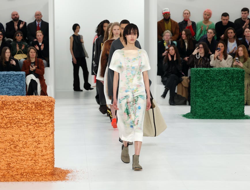 Loewe la sfilata donna autunno inverno 2023-24 (Getty Images)