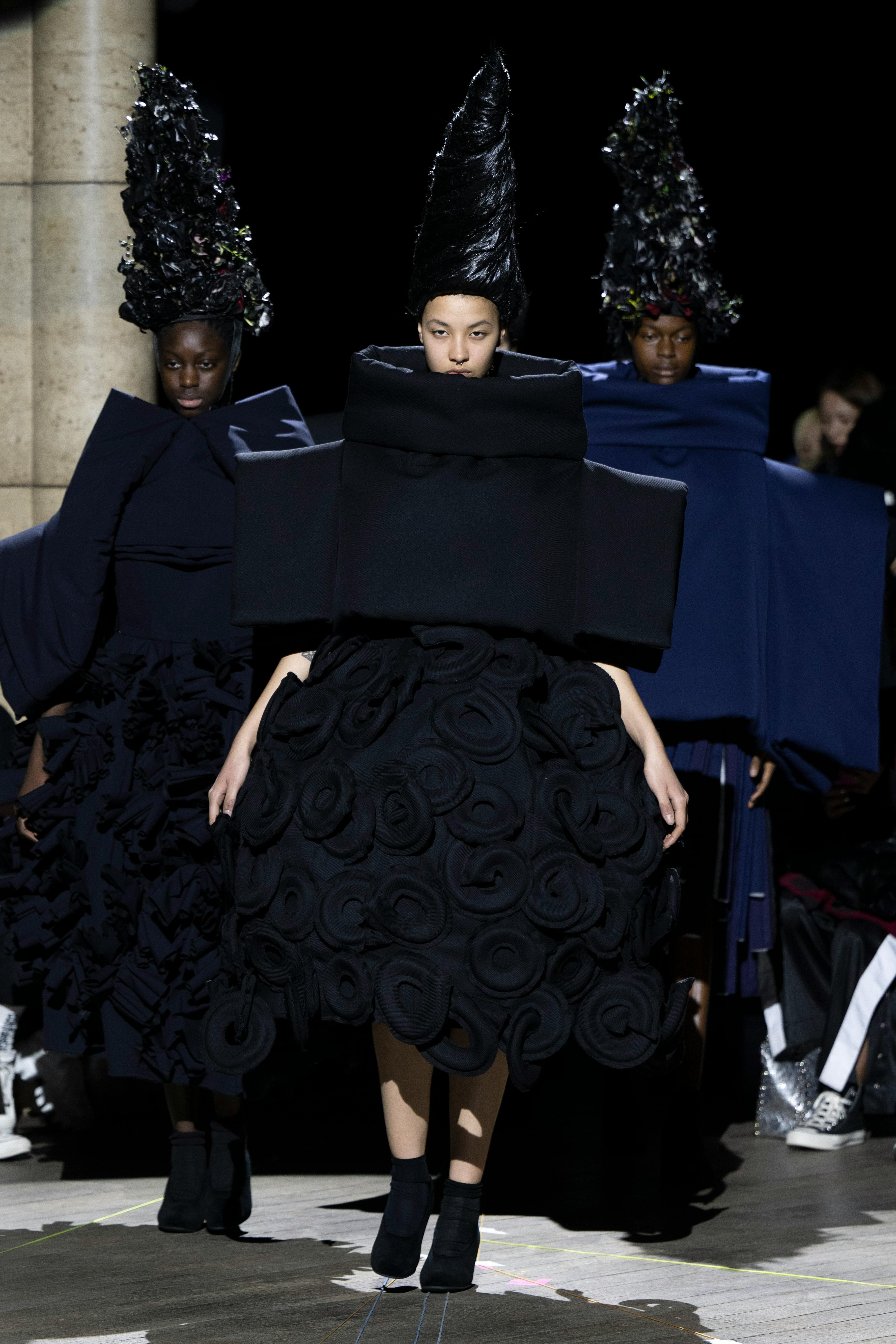 Comme des Garçons, la sfilata autunno inverno 2023.