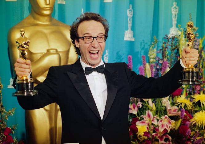 Roberto Benigni vince l'Oscar nel 1999 per "La vita è bella".