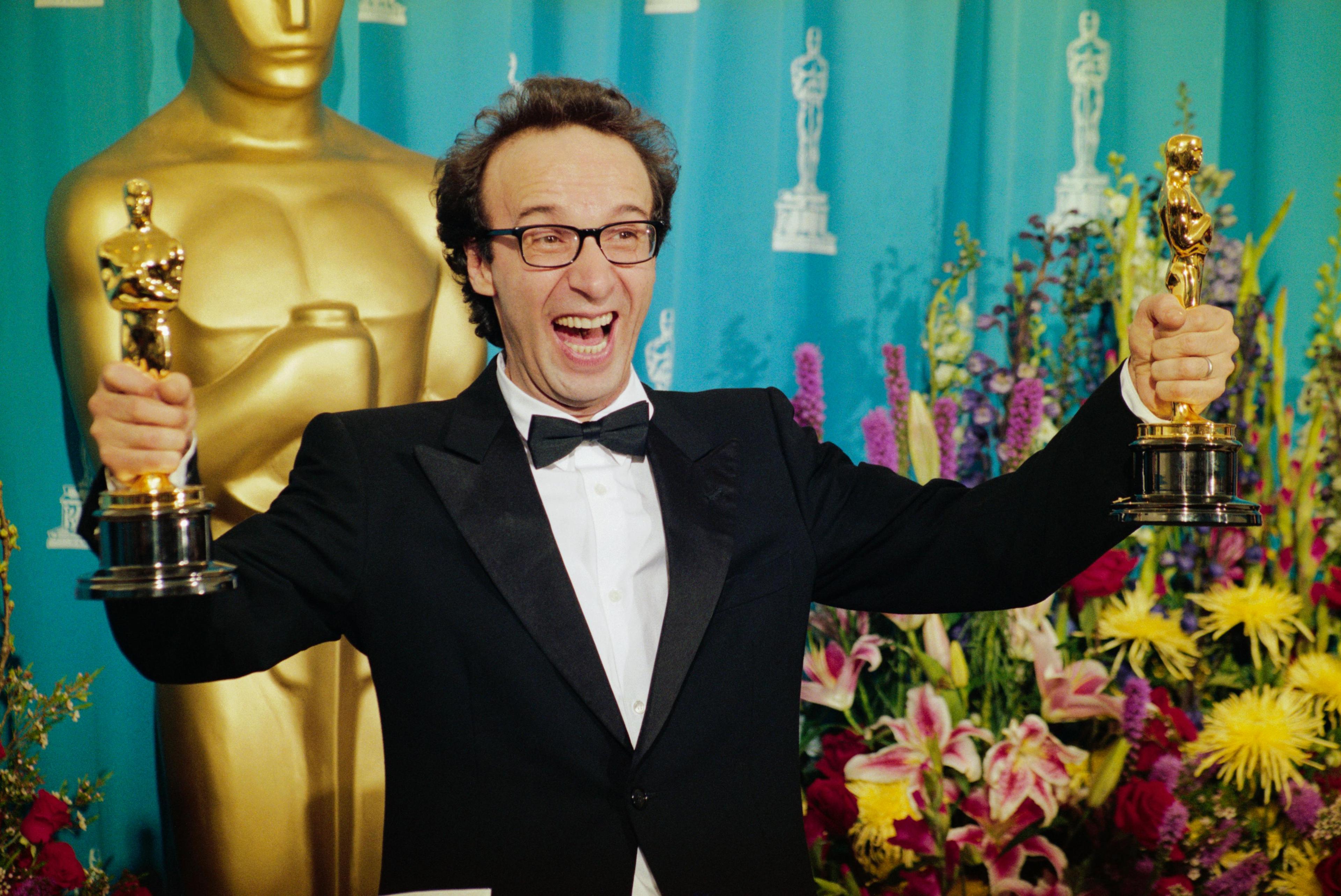 Roberto Benigni vince l'Oscar nel 1999 per "La vita è bella" (Getty Images)