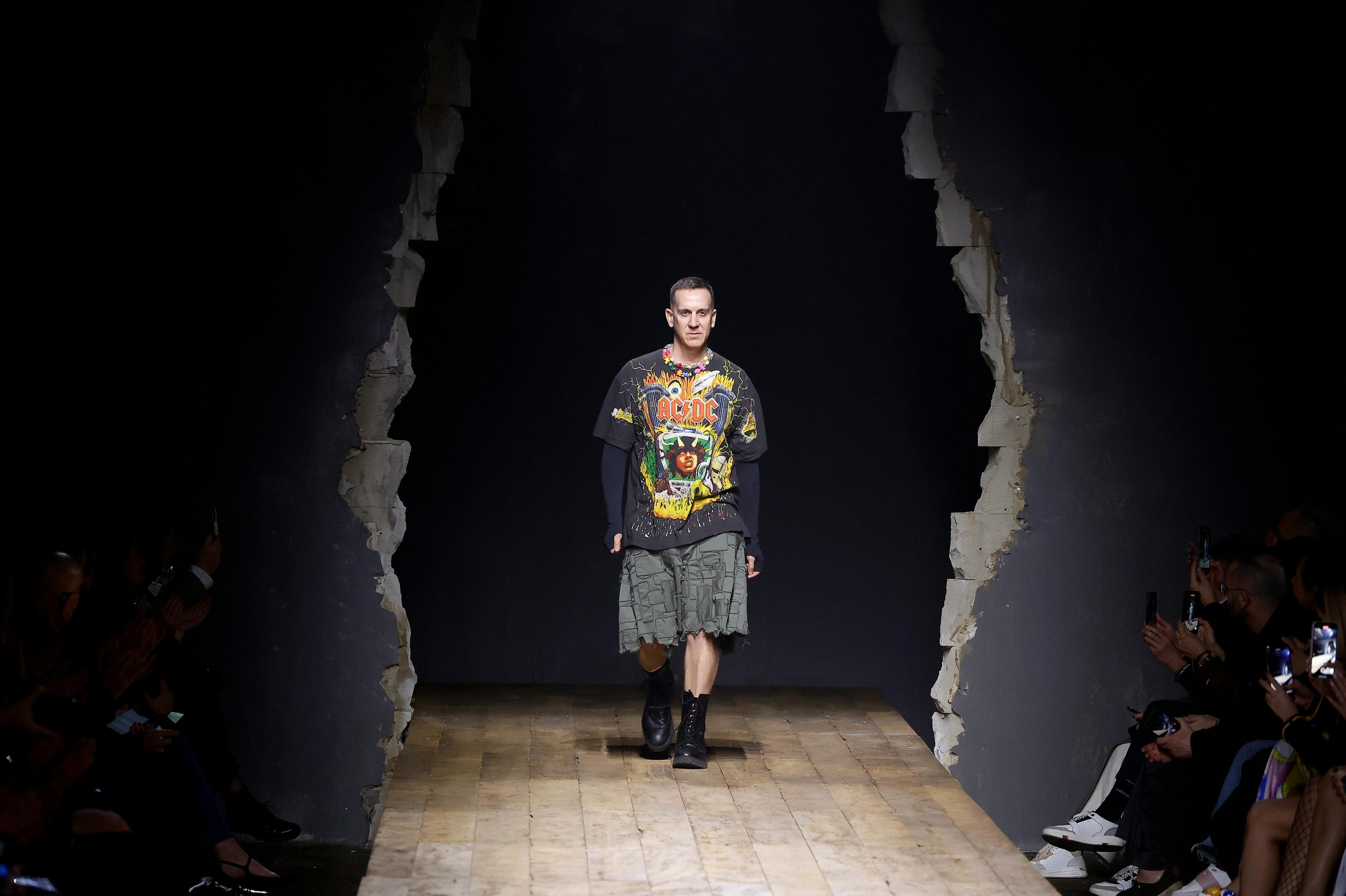 Jeremy Scott e il finale di sfilata autunno inverno 2023-24 di Moschino