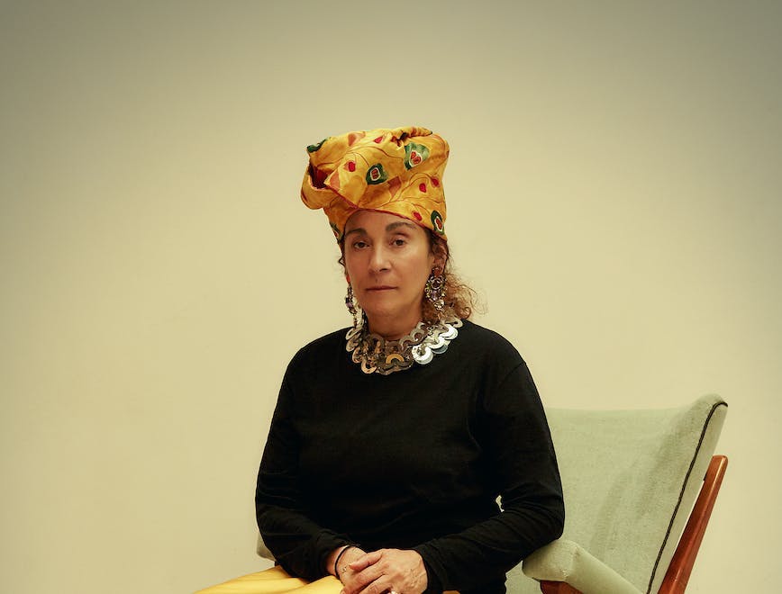 Nina Yashar, gallerista e curatrice in un ritratto di Mattia Iotti