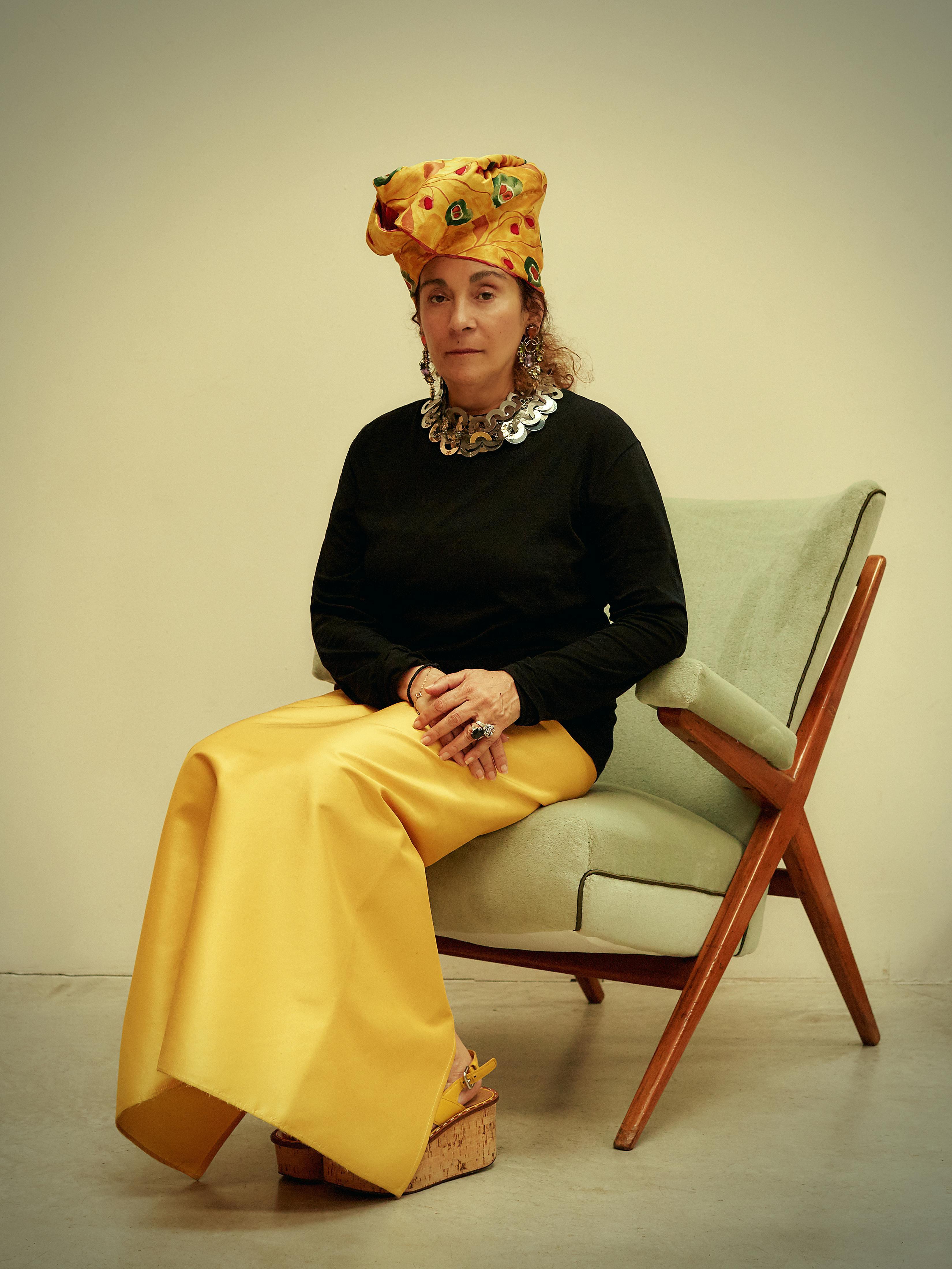 Nina Yashar, gallerista e curatrice in un ritratto di Mattia Iotti