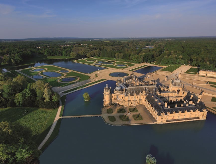 I giardini e lo Château de Chan