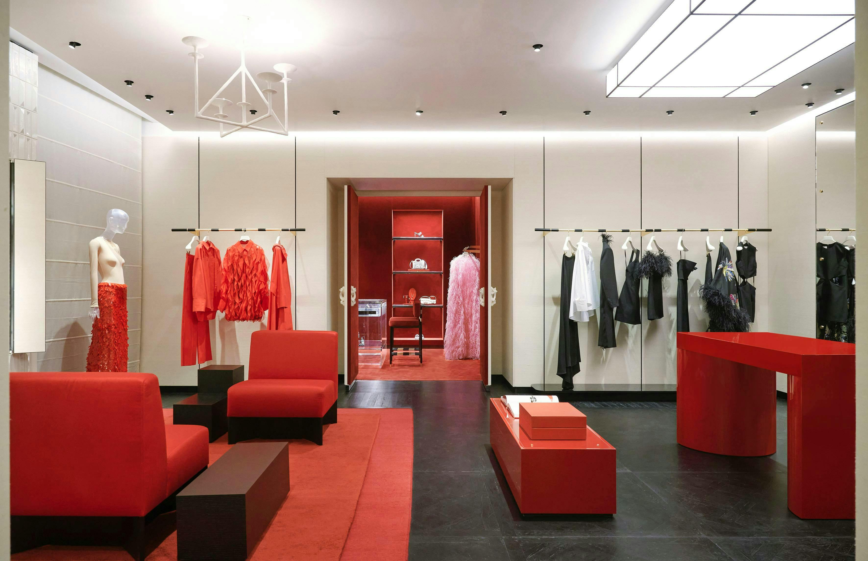 Nuova boutique Valentino a Parigi in Avenue Montaigne