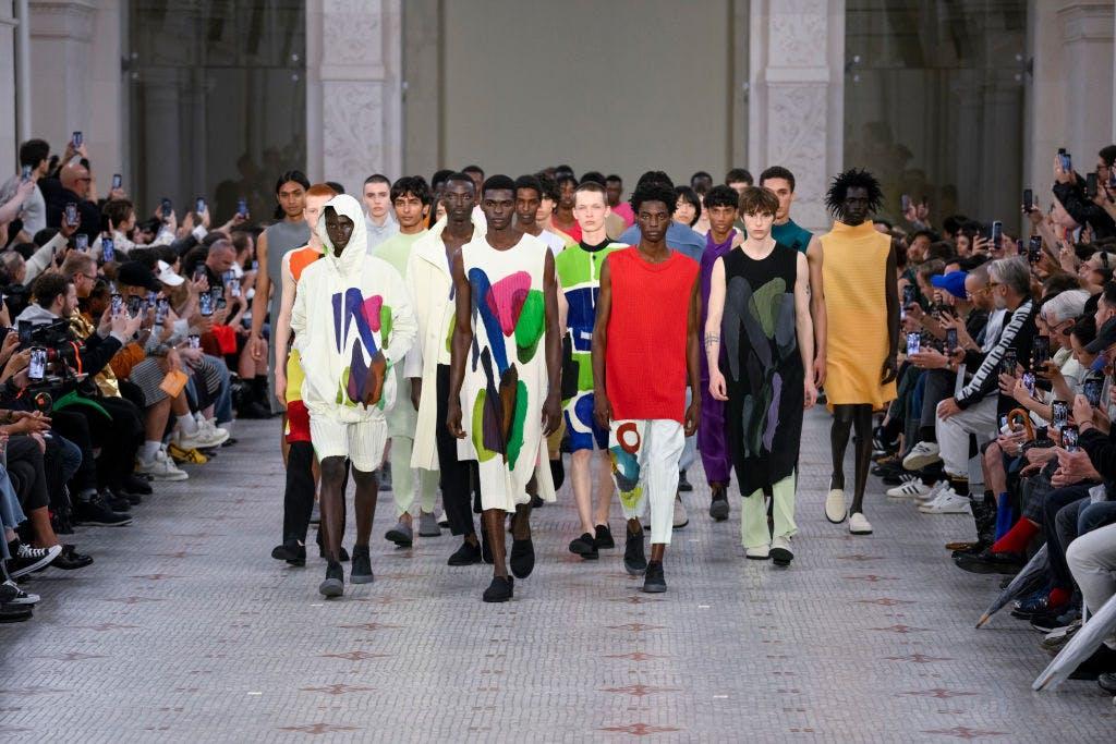 Homme Plissé Issey Miyake collezione primavera estate 2024 (Getty Images)