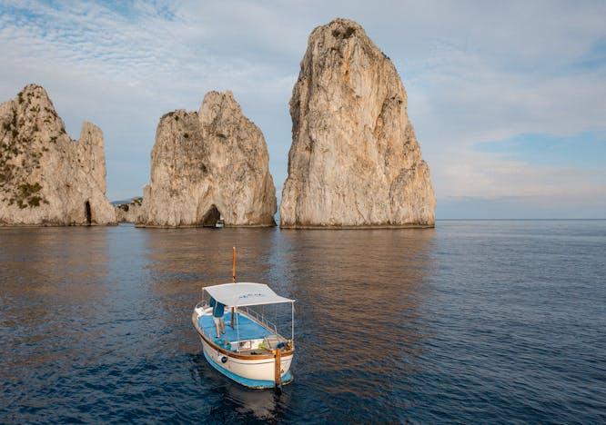 nell'img: Vista sui Faraglioni di Capri