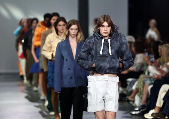 JW Anderson la sfilata primavera estate 2024 alla London Fashion Week