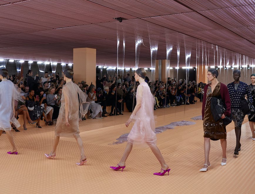 Prada la sfilata primavera estate 2024 alla Milano Fashion Week