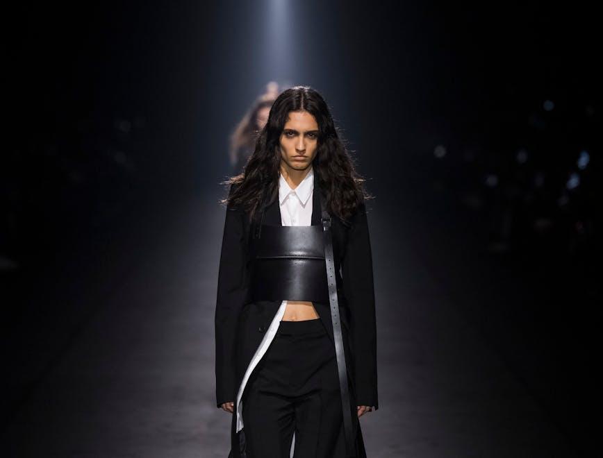 Ann Demeulemeester la collezione primavera estate 2024 alla Paris Fashion Week