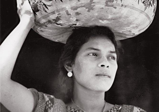 Donna a Tehuantepec, Messico, 1929 (Courtesy ColornoPhotoLife/Aranciaia di Colorno)