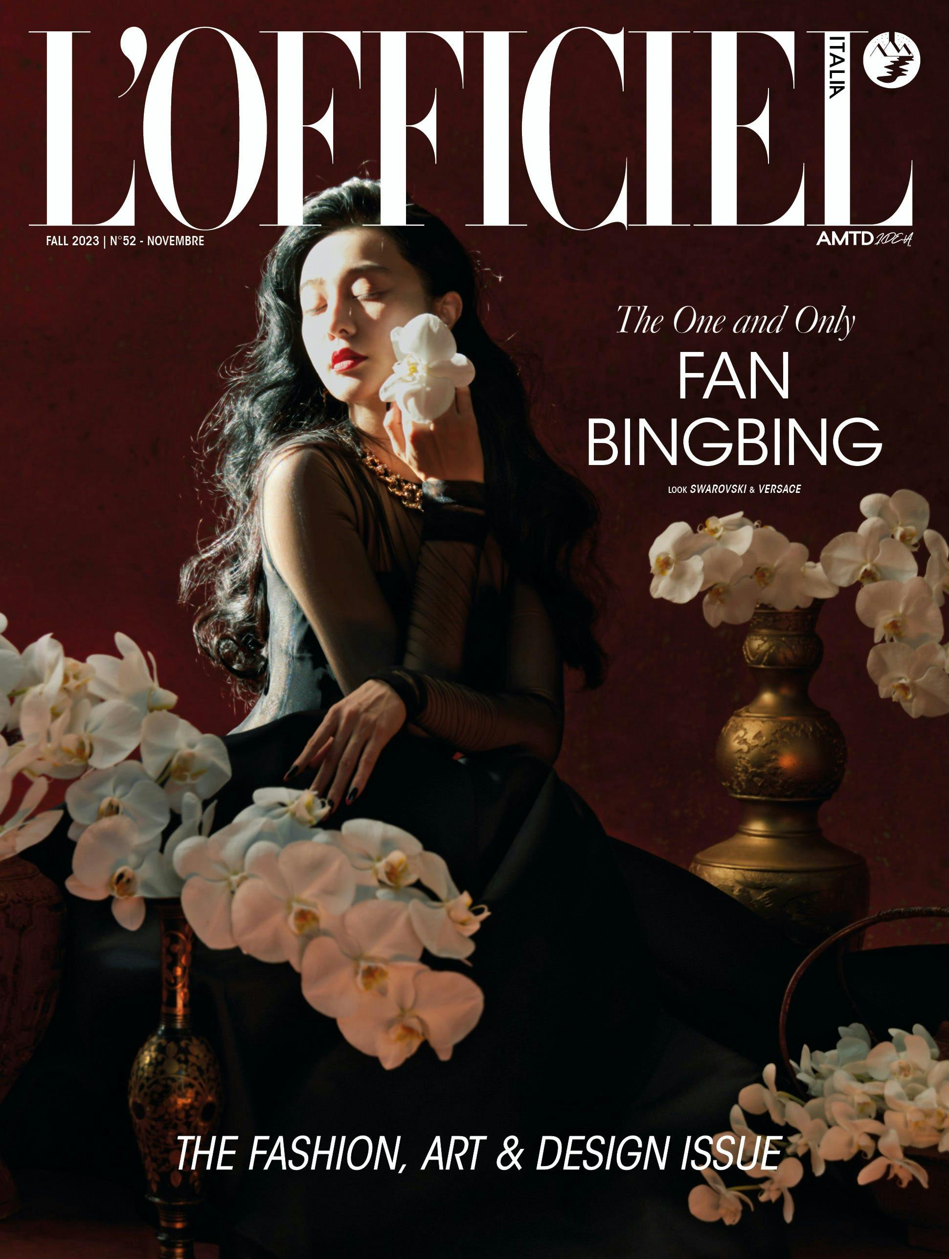 In cover Fan Bingbing indossa lungo abito, VERSACE;  collana, SWAROVSKI.