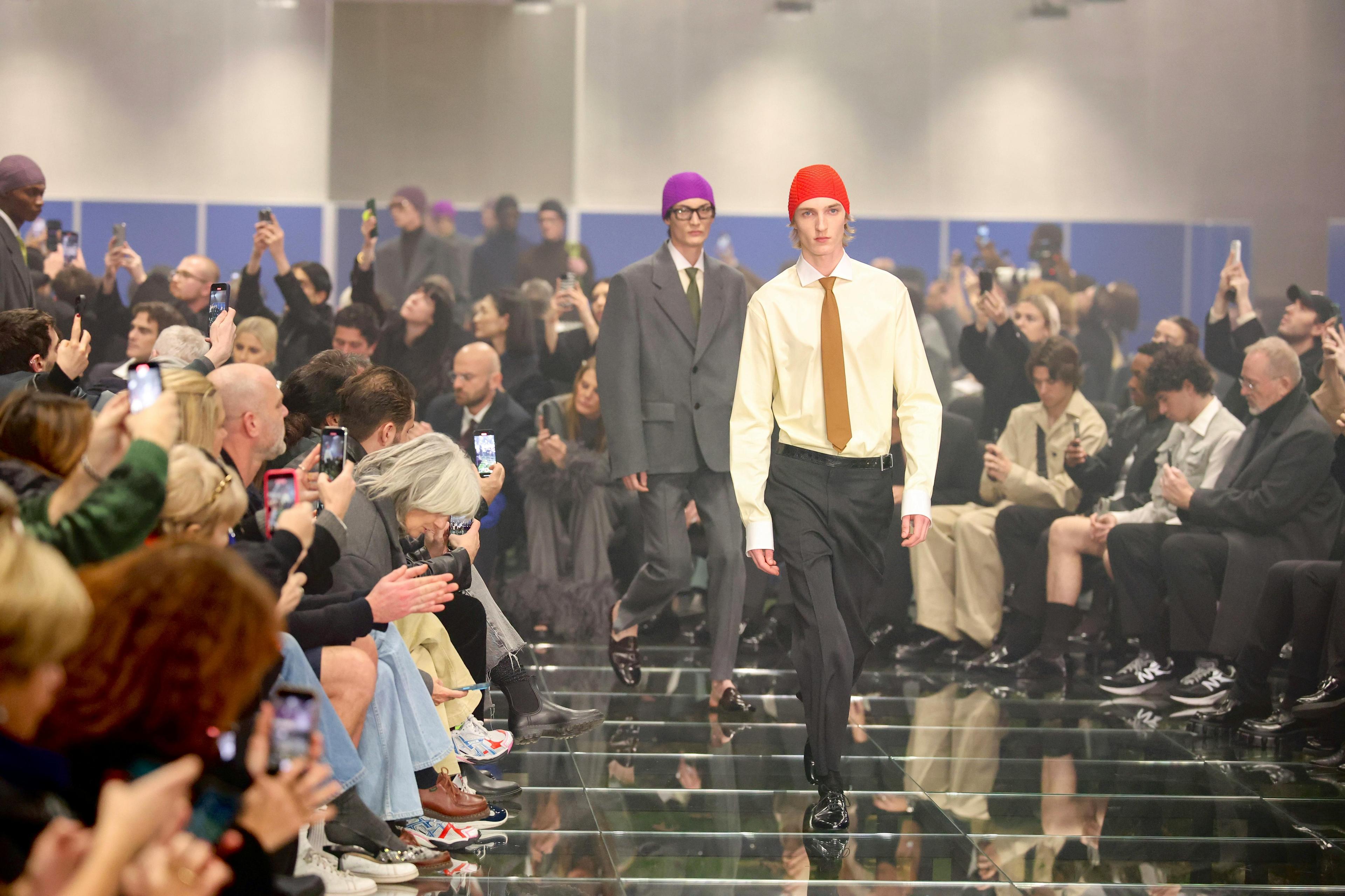 Prada la sfilata uomo autunno inverno 2024-25 alla Milano Fashion Week