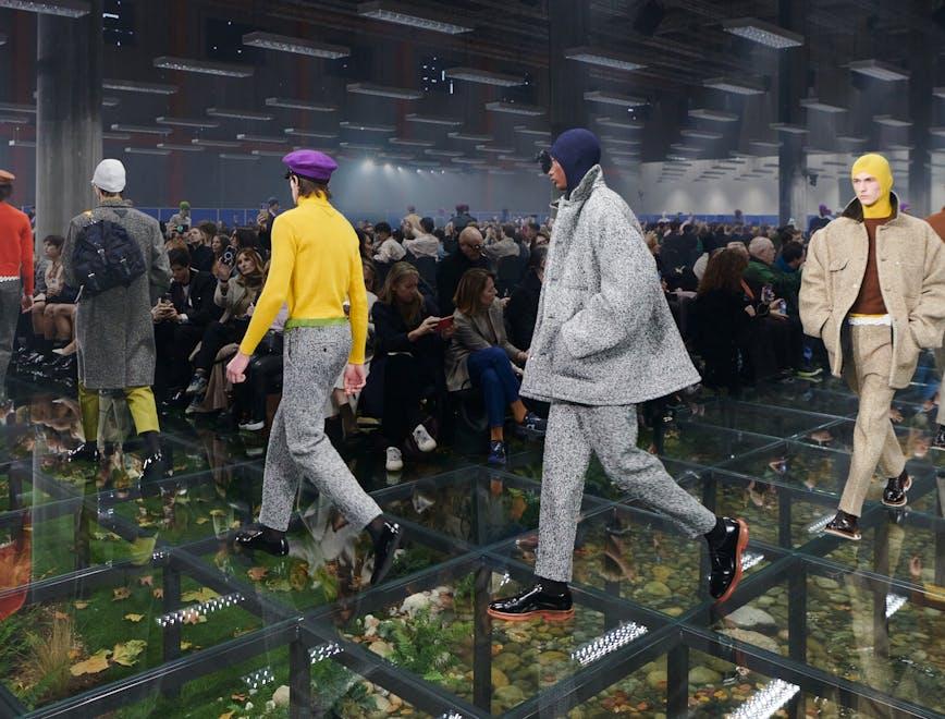 Prada la sfilata uomo autunno inverno 2024-25 alla Milano Fashion Week