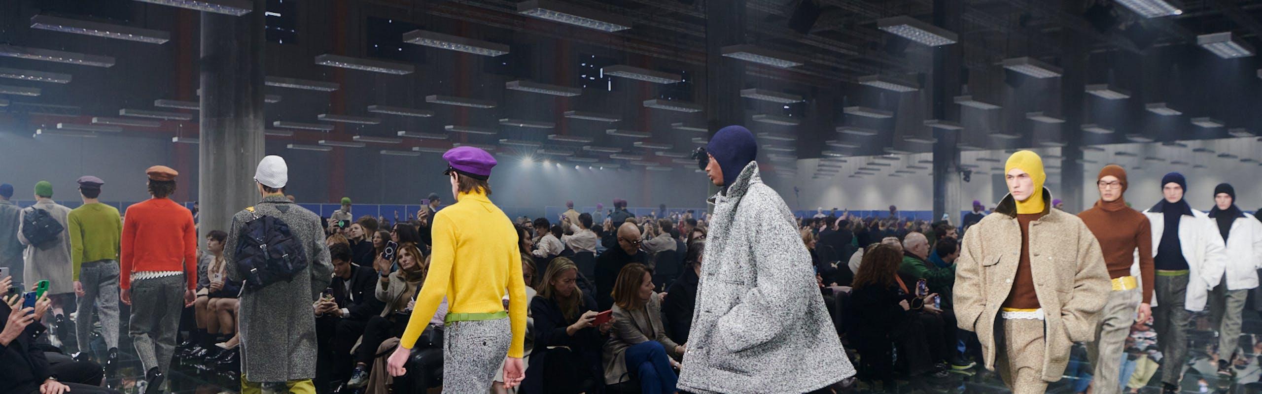 Prada la sfilata uomo autunno inverno 2024-25 alla Milano Fashion Week