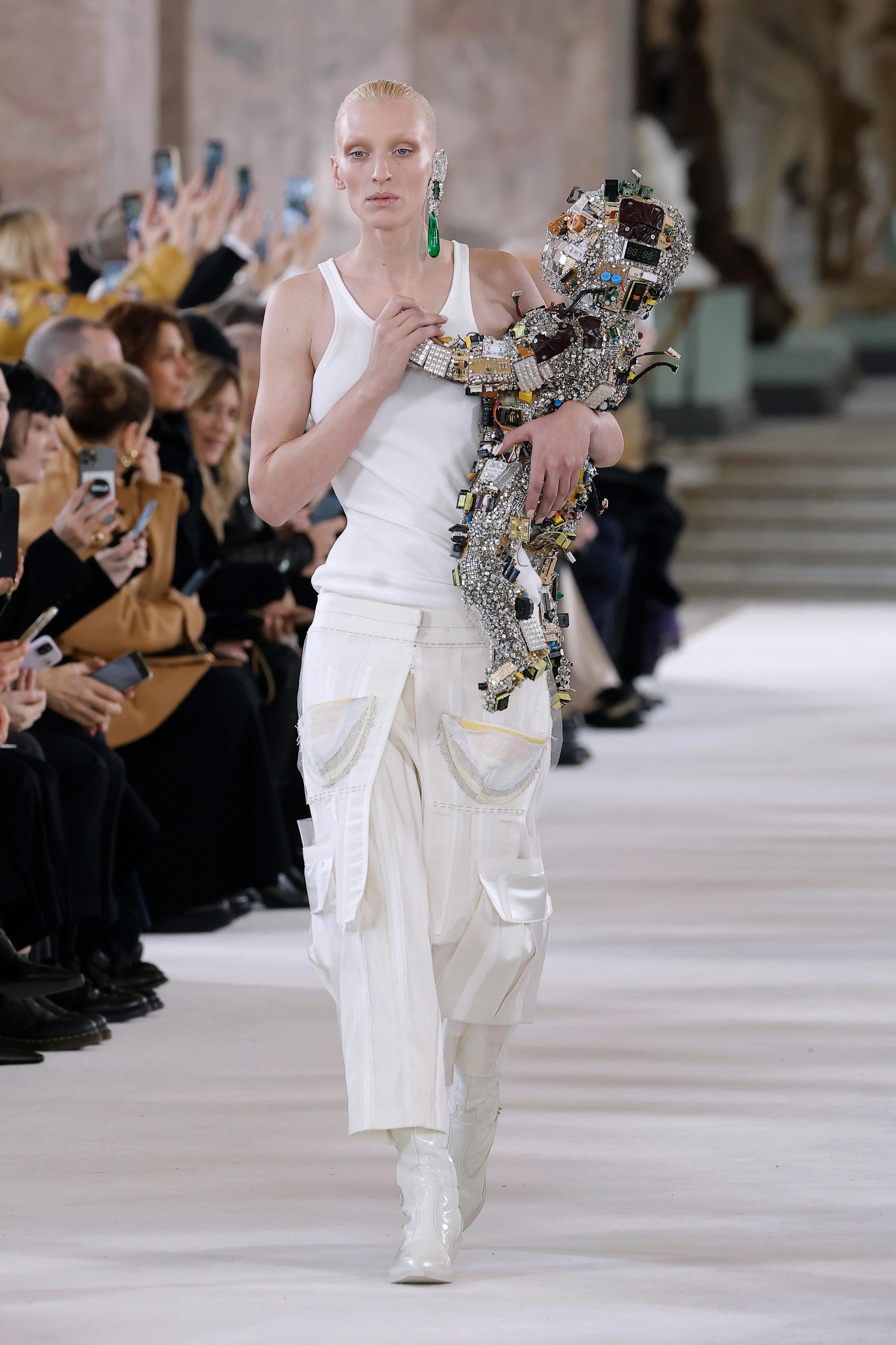 Schiaparelli la sfilata haute couture primavera estate 2024 (Getty Images)