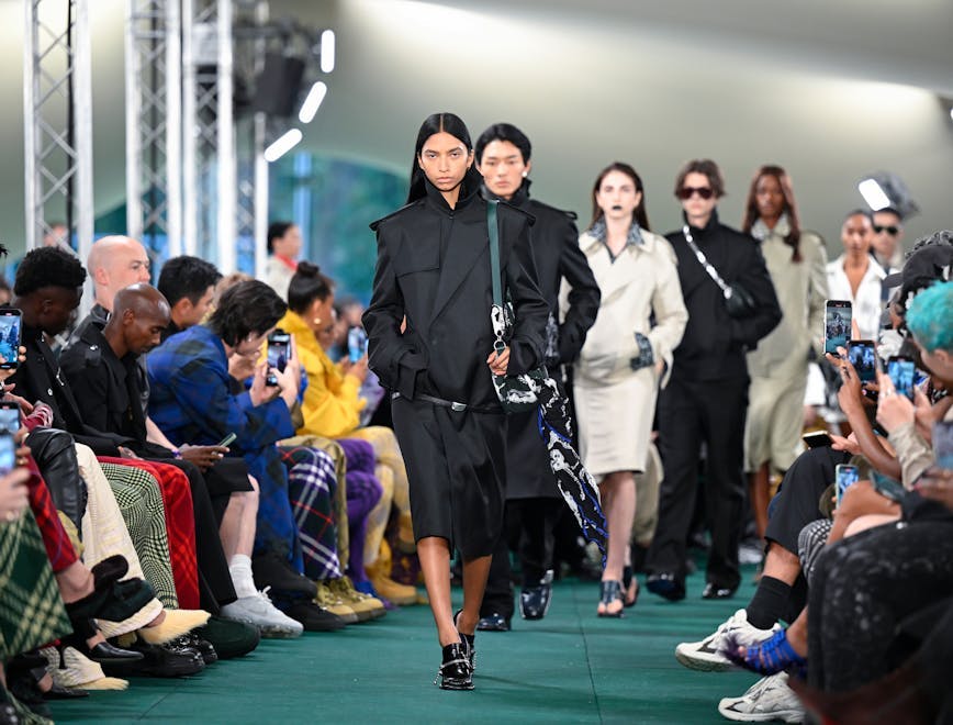 Il finale di sfilata di Burberry e la collezione primavera estate 2024-25 (Getty Images)