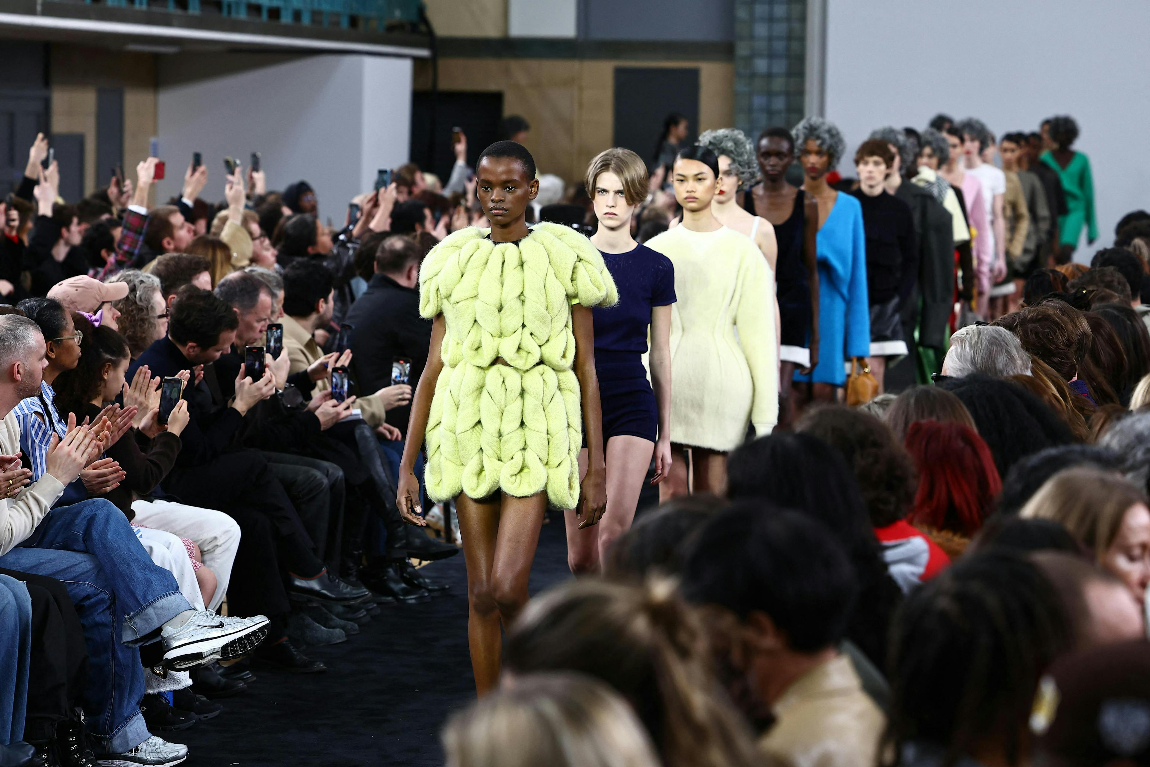 JW Anderson la sfilata donna autunno inverno 2024-25 alla London Fashion Week (Getty Images)