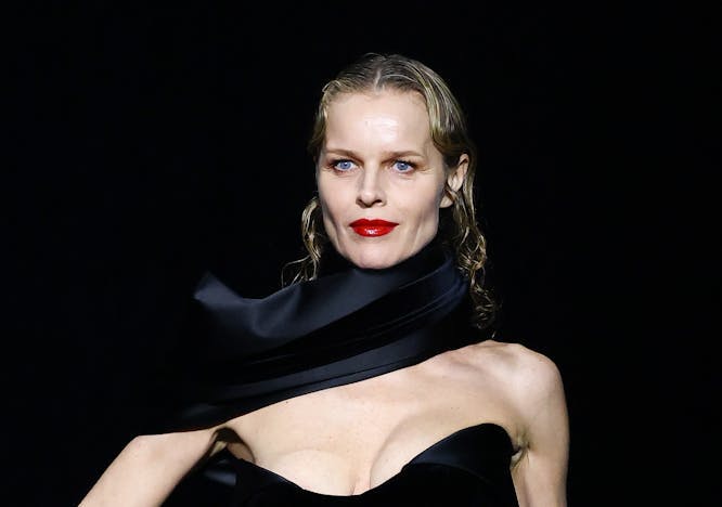 Eva Herzigova oggi Mugler FW 24/25