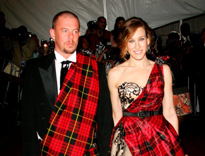 Alexander McQueen e Sarah Jessica Parker al Met Gala del 2006 "AngloMania: Tradition and Transgression in British Fashion"