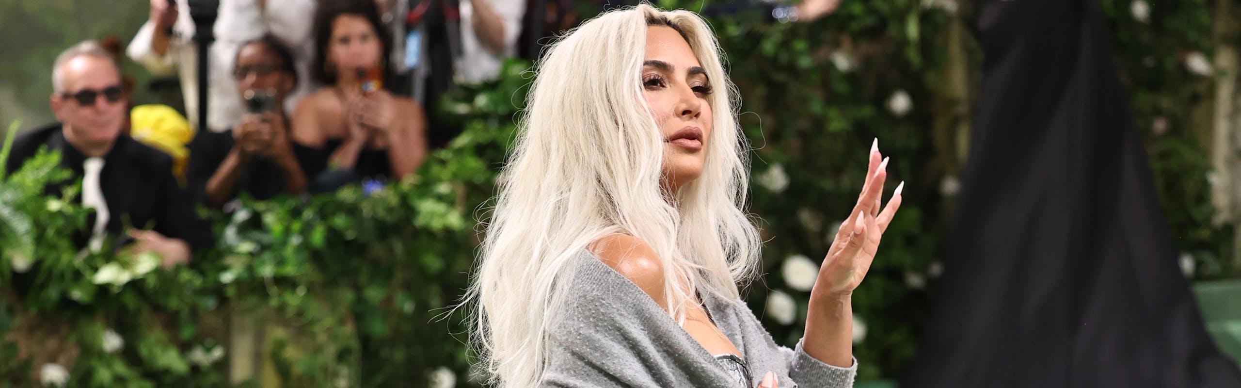 Il look di Kim Kardashian al MET Gala 2024 in Maison Margiela 'Artisanal' by John Galliano