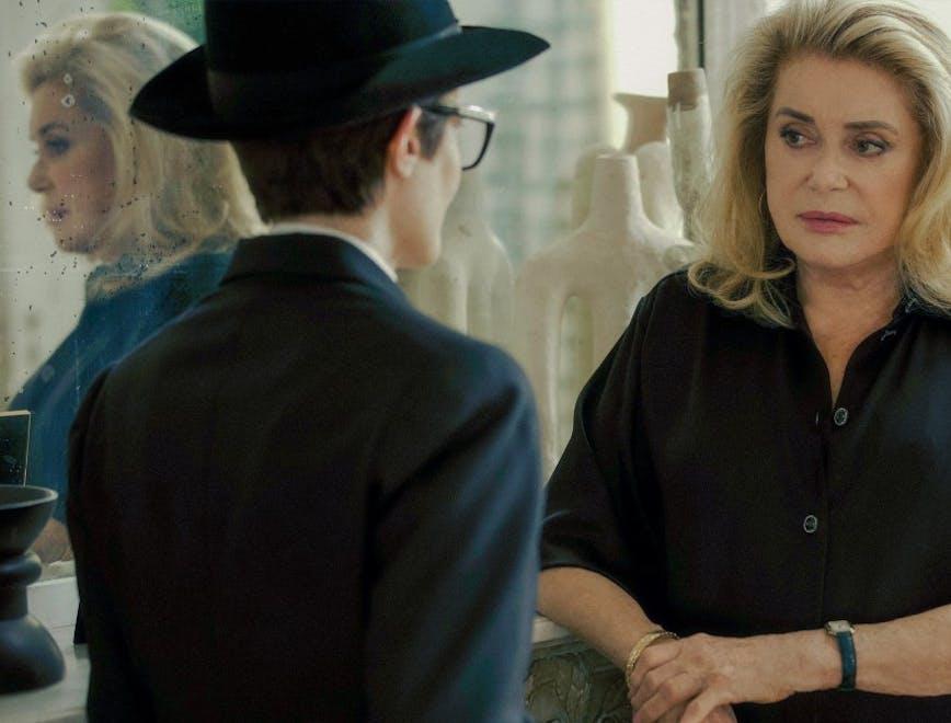 Chiara Mastroianni e Catherine Deneuve in una scena di "Marcello Mio", al cinema dal 23 maggio (Courtesy Lucky Red)