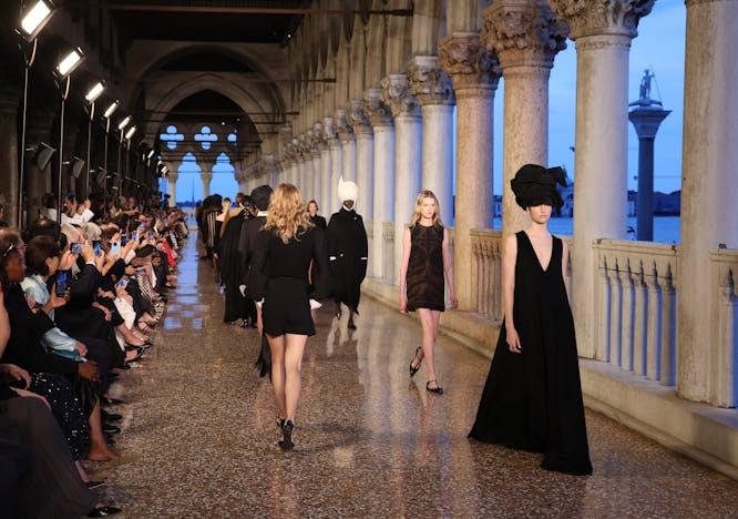 La sfilata Max Mara Resort 2025 a Venezia (Getty Images)