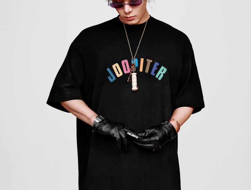 glove t-shirt accessories hat adult male man person necklace portrait