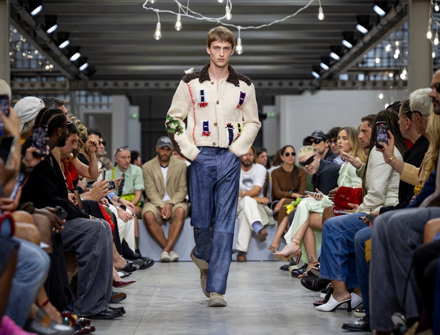 JW Anderson la sfilata uomo 2025 e donna resort 2025 (Getti Images)