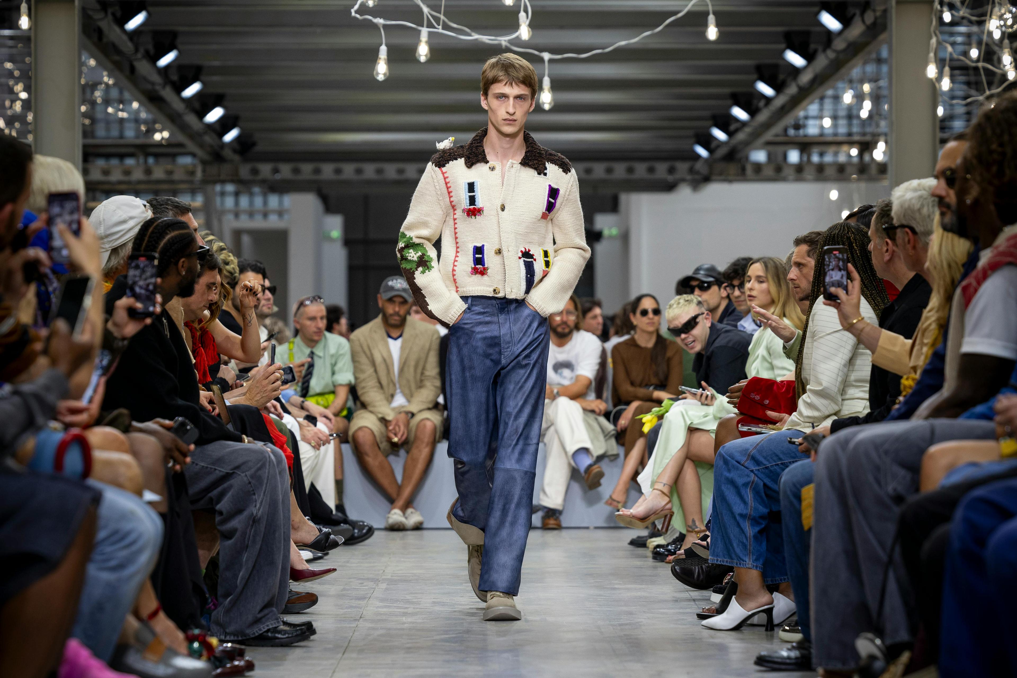 JW Anderson la sfilata uomo 2025 e donna resort 2025 (Getti Images)