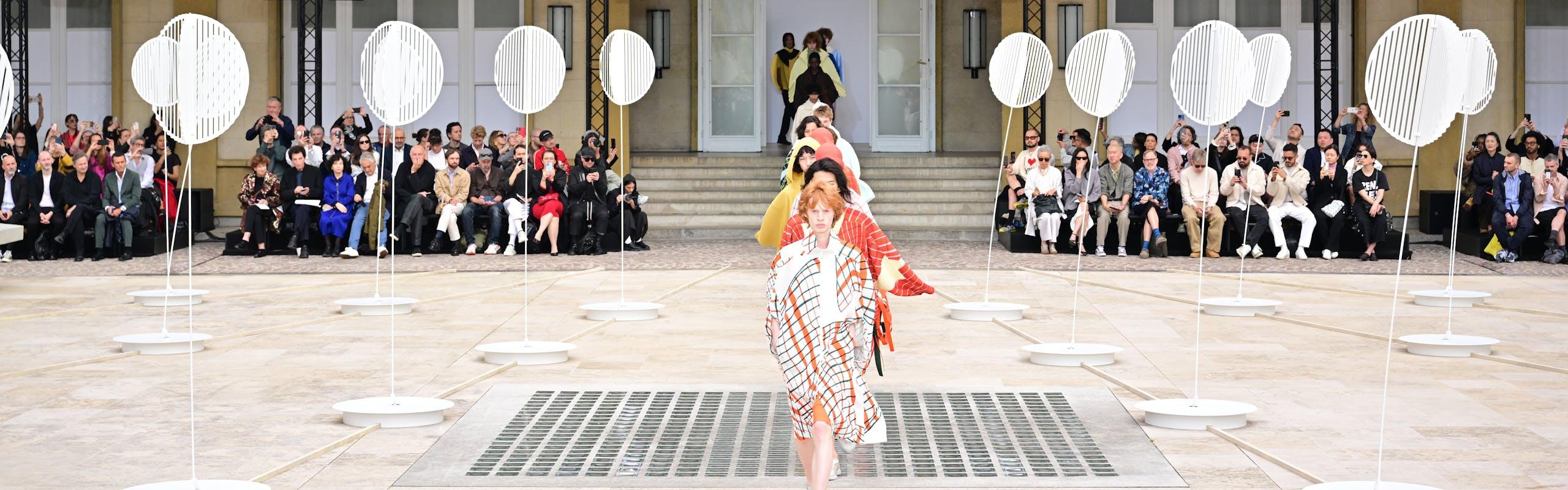 Issey Miyake Homme Plissé la sfilata uomo primavera estate 2025 (Getty Images)