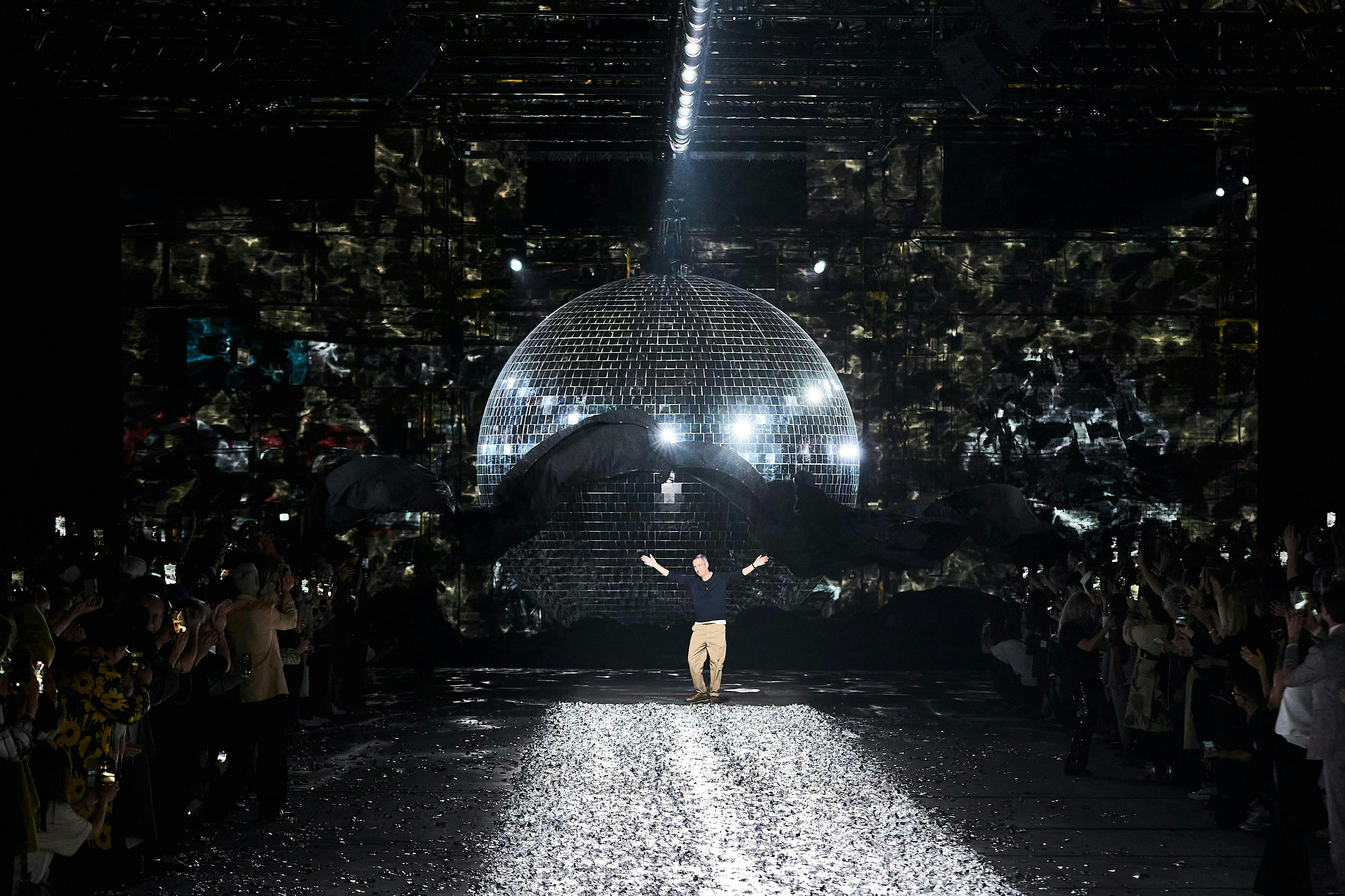 Dries Van Noten la sfilata primavera estate 2025 (Getty Images)