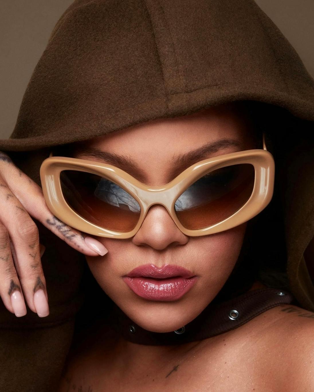 Rihanna con gli occhiali da sole di Andy Wolf