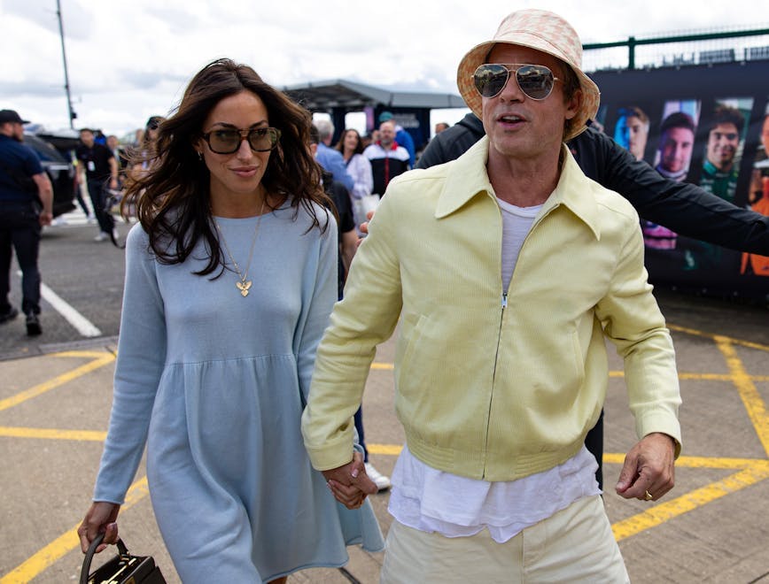 Brad Pitt e Ines de Ramon a Silverston durante il Gp di Formula 1 di Gran Bretagna (Getty Images)