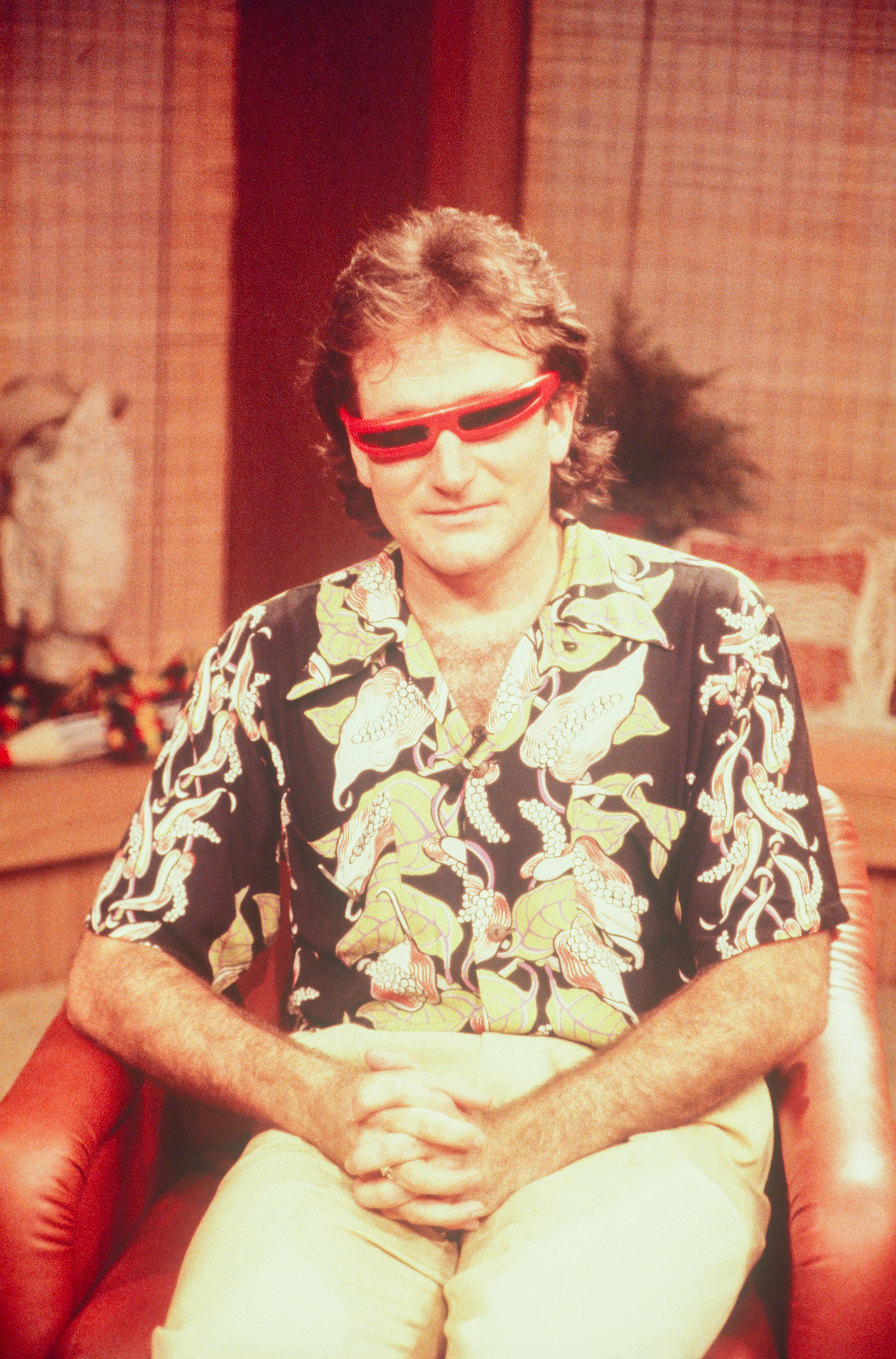 Robin Williams con una camicia hawaiana negli anni '70 (Getty Images)