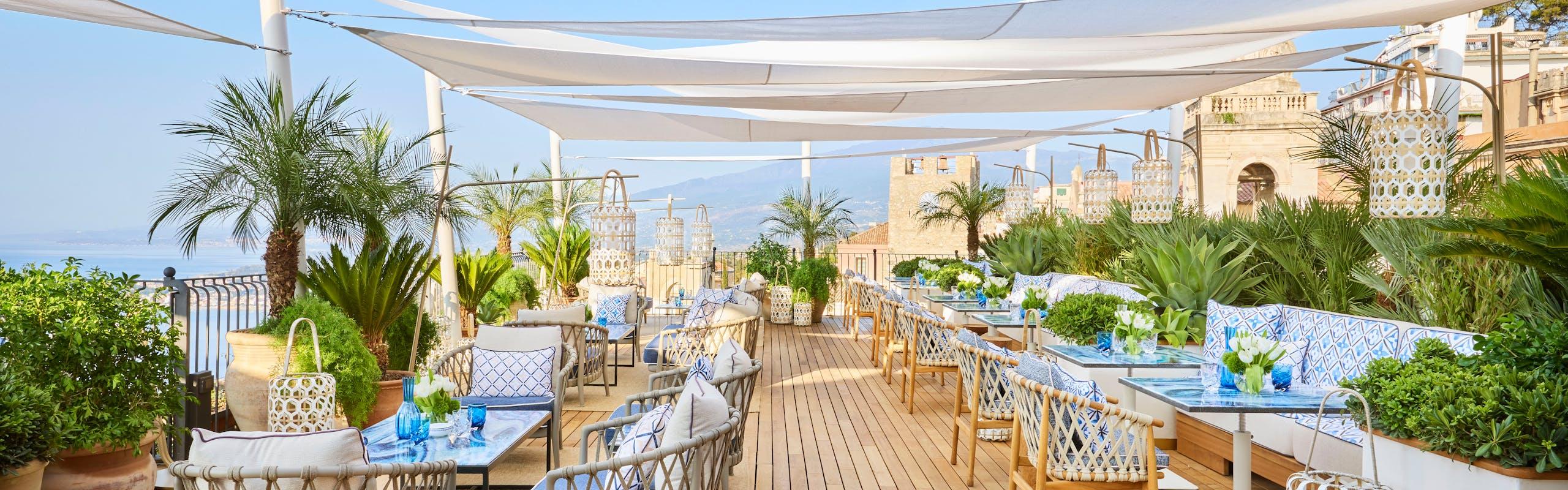 La terrazza de Le Bar di Louis Vuitton a Taormina (Courtesy of Louis Vuitton)