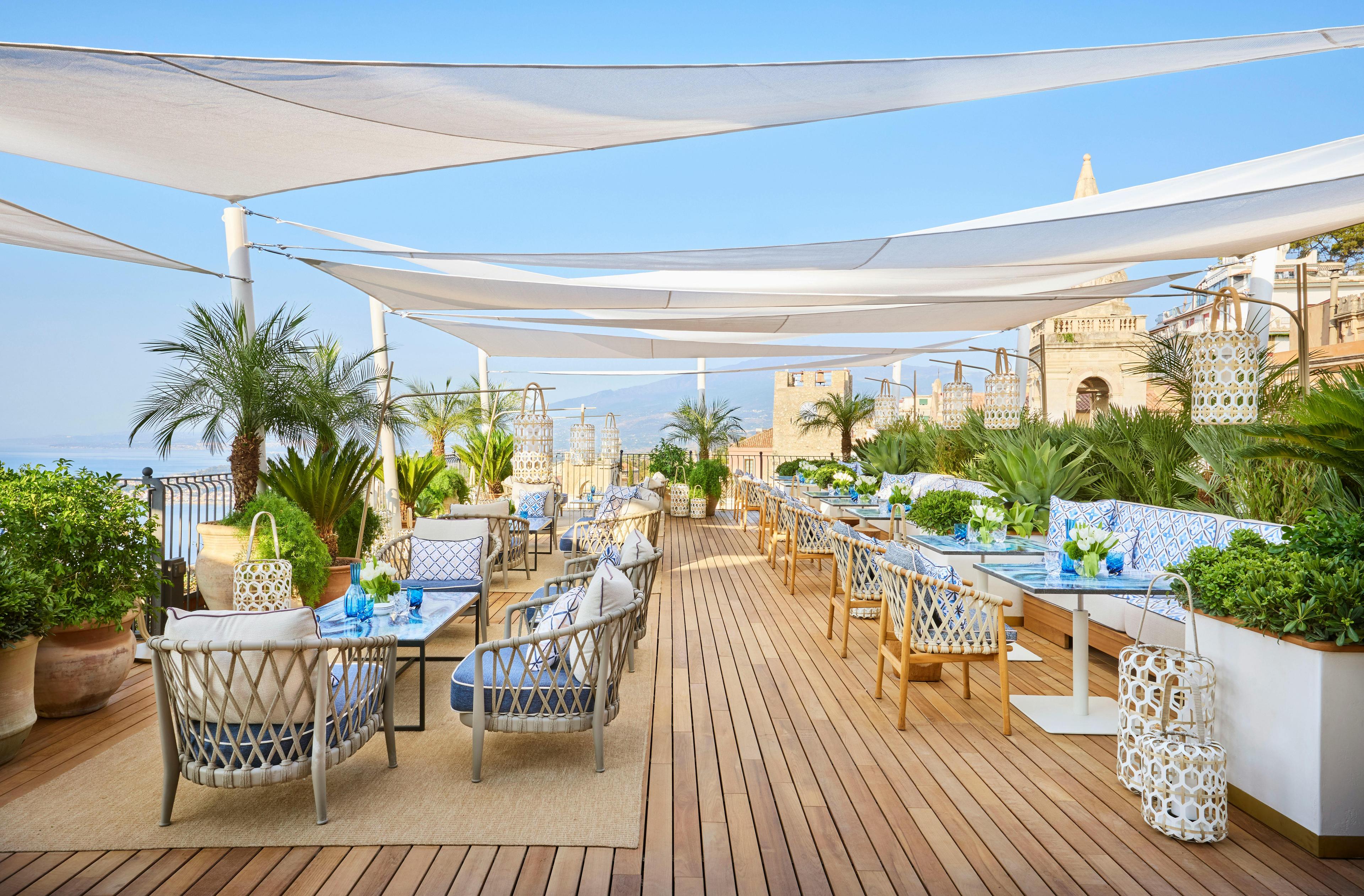 La terrazza de Le Bar di Louis Vuitton a Taormina (Courtesy of Louis Vuitton)