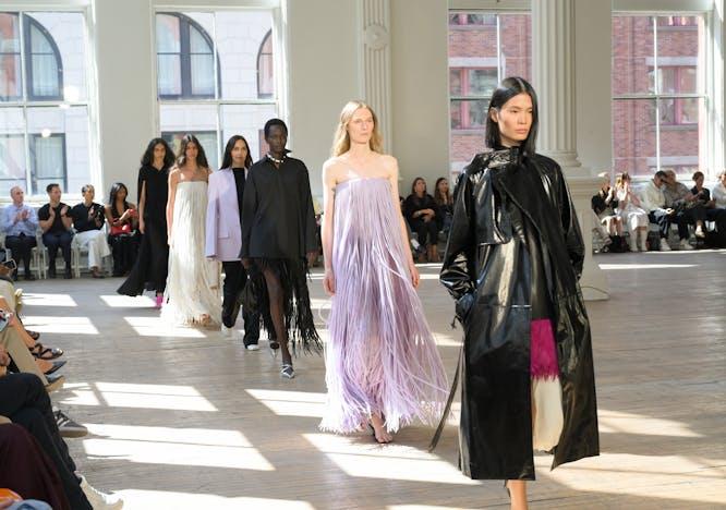 Proenza Schouler la sfilata primavera estate 2025 alla NYFW (Getty Images)