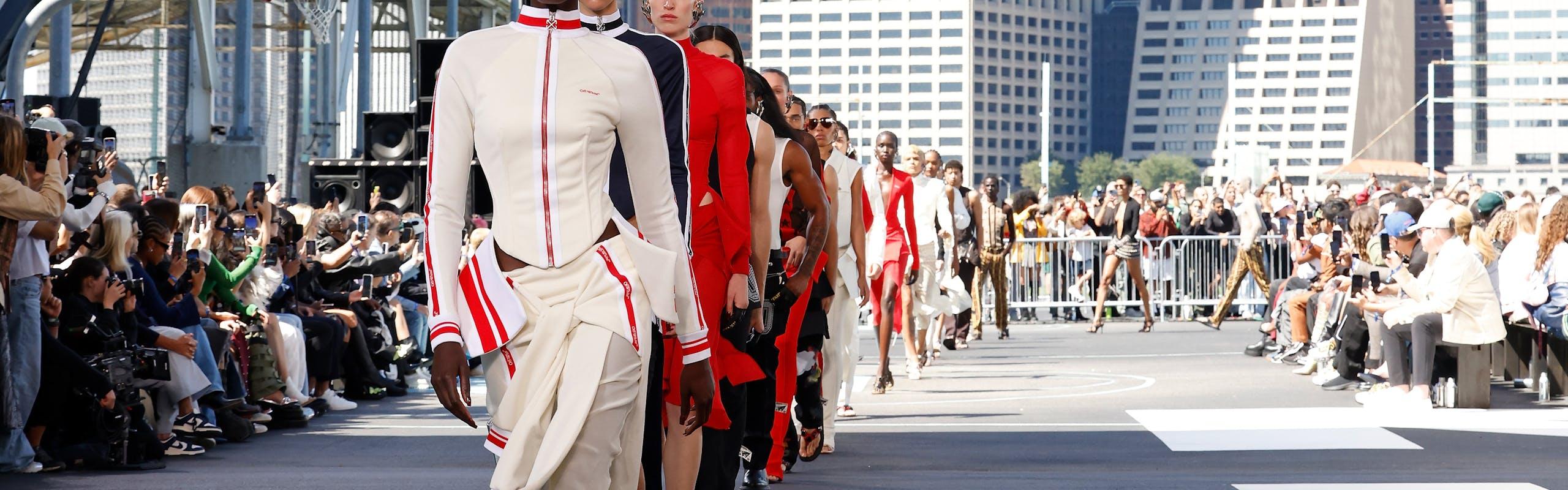 La sfilata primavera estate 2025 di Off White (Getty Images)