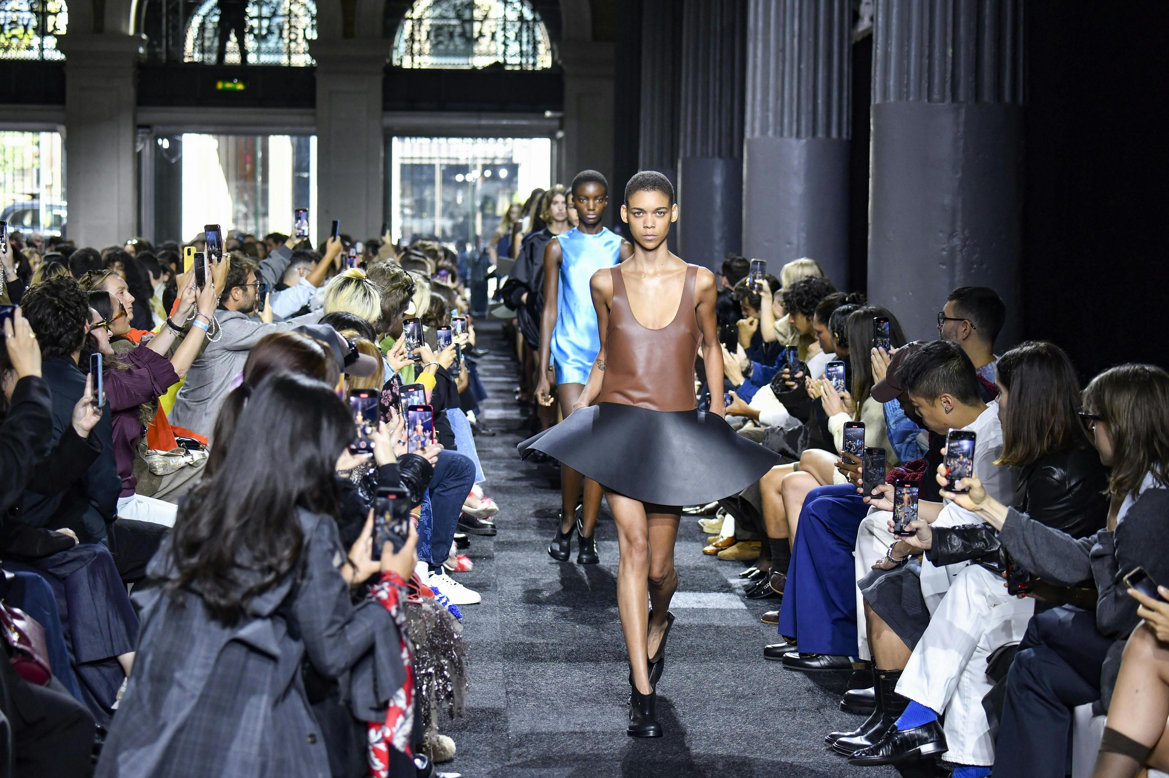 JW Anderson la sfilata donna primavera estate 2025 (Getty Images)