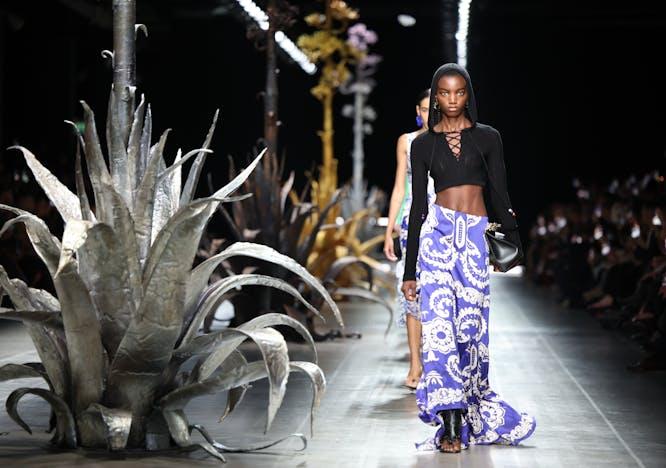 Etro la sfilata donna primavera estate 2025 (Getty Images)